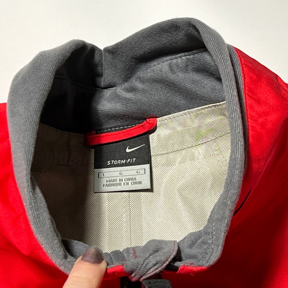 Nike Storm Fit Waterproof Zip Jacket Men’s L Wind Resistant Zip Pockets FLAW - Picture 6 of 16